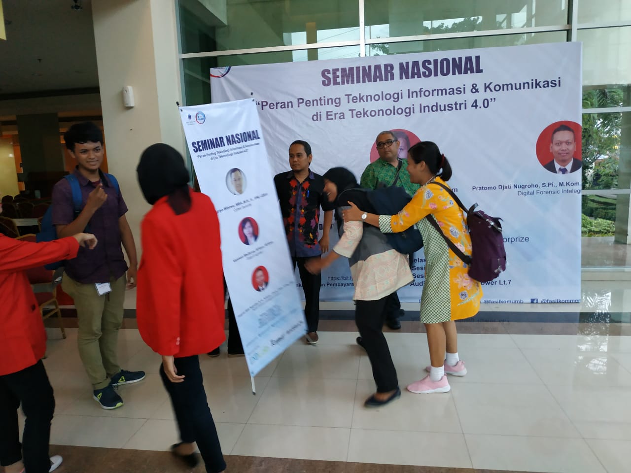 Tim Panitia