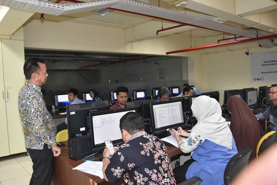 PELATIHAN PEMBUATAN BAHAN AJAR 