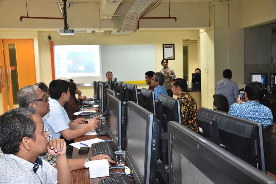 PELATIHAN PEMBUATAN BAHAN AJAR 