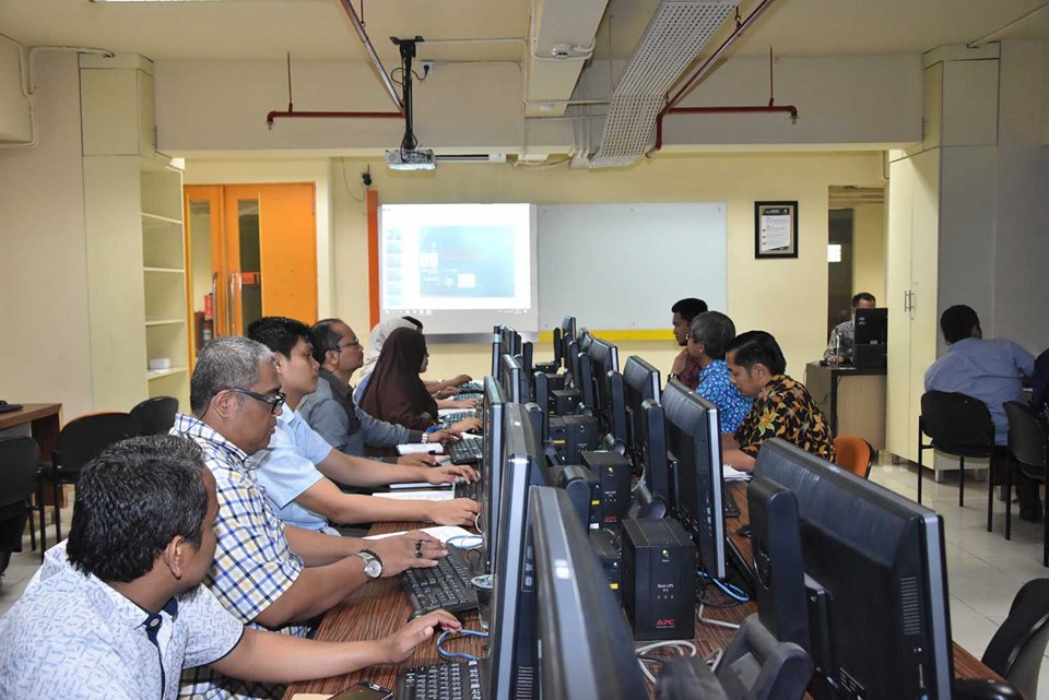 PELATIHAN PEMBUATAN BAHAN AJAR 